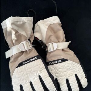Dakine Tan and Cream Quilted Gloves